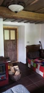 a bedroom with a bed and a door in a room at Útulný domek s malou zahrádkou in Dačice
