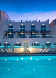 Bazén v ubytování Nerja VG Hostal Boutique nebo v jeho okolí