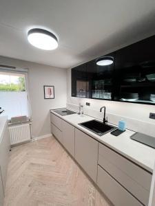 A kitchen or kitchenette at THE DUNE by STRANDBERGE - Luxury apartment Veere