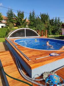 a man in a swimming pool on a boat at Apartmán Pohoda in Teplý Vrch