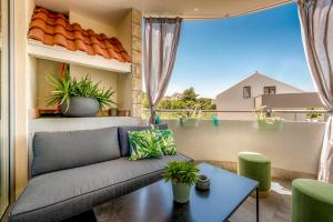 Posedenie v ubytovaní Modern and Spectacular 2-BedApartment in Cavtat