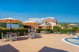 Swimmingpoolen hos eller tæt på Il Giardino country holiday with pool