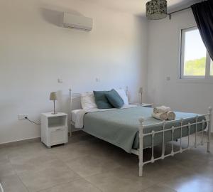 Un pat sau paturi într-o cameră la Blue Seaview Appartments