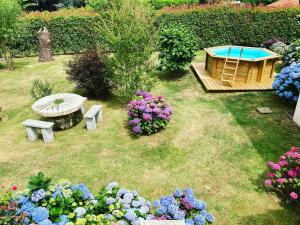 Zahrada ubytování Villa de charme parc fleuri, arboré et piscine à BIARRITZ