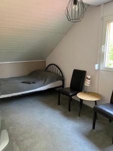 A bed or beds in a room at Dom nad jeziorem margonińskim Sport & Wypoczynek