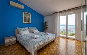 Posteľ alebo postele v izbe v ubytovaní Nice Home In Dramalj With Wifi