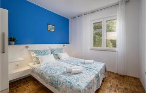 Posteľ alebo postele v izbe v ubytovaní Nice Home In Dramalj With Wifi