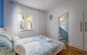 Posteľ alebo postele v izbe v ubytovaní Nice Home In Dramalj With Wifi