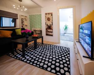 a living room with a table and a tv at Comfort & Style - KISELEFF - ARCUL DE TRIUMF - in Bucharest