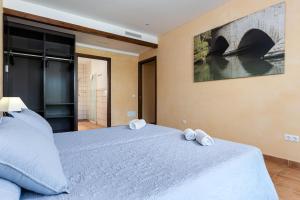 Säng eller sängar i ett rum på YourHouse Romani Villa