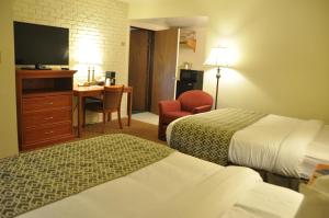 Postel nebo postele na pokoji v ubytování Fort Davidson Hotel