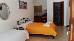 Postel nebo postele na pokoji v ubytování Melia studio 2 seafront apartment