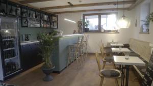 Restaurace v ubytování WildeGams Gasthof und Brauerei + 37 fotografií