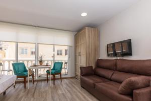 Posedenie v ubytovaní Apartamentos Lola Beach