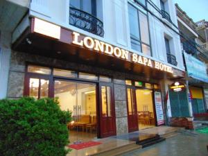 薩帕的住宿－London Sa Pa Hotel，伦敦萨尔室前的商店