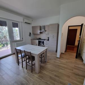 a kitchen with a table and chairs in a room at Appartamento Corallo in Porto Recanati