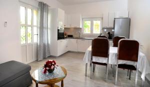a kitchen and living room with a table and chairs at MiKa in Kaštela