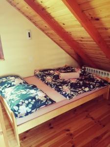 Кровать или кровати в номере Chrząszczewo Widokowe wzgórze 2