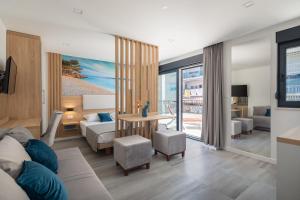 a living room with a couch and a table at Villa Loriana Apartments in Makarska