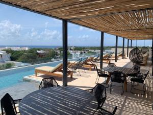 Bazén v ubytování KAAB South Beach - Beautiful Big Studio - Rooftop pool ocean view nebo v jeho okolí