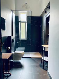 Koupelna v ubytování Yacht Club Residence + 23 fotografií