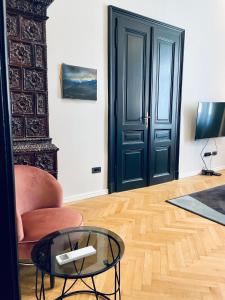 TV a/nebo společenská místnost v ubytování Yacht Club Residence