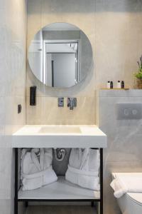 Koupelna v ubytování Amalthia Luxury Suites