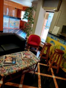 a living room with a table and two chairs at Hotel Nova Cidade in Amadora