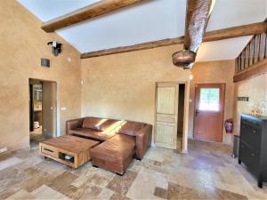 Część wypoczynkowa w obiekcie Villa avec piscine chauffée à l'année(Verdon/Golf)