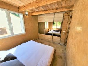 Łóżko lub łóżka w pokoju w obiekcie Villa avec piscine chauffée à l'année(Verdon/Golf)