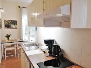 A kitchen or kitchenette at BELLA CISTERNA