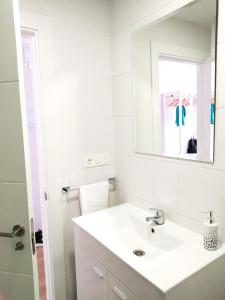 Koupelna v ubytování La Nogalera + 9 fotografií