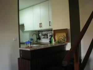 a kitchen with white cabinets and a counter top at Casa do Curral in Negrões