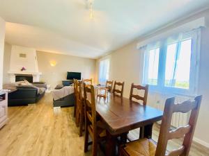 Χώρος καθιστικού στο MAISON AXALY SAINT MARTIN D’ARDECHE 12 PERSONNES AVEC PISCINE