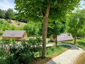 Foto dalla galleria di Resort Orizzonti Glamping a SantʼElpidio a Mare