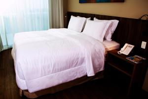 Cama ou camas em um quarto em BH Raja Hotel