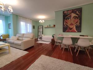 Χώρος καθιστικού στο Precioso y céntrico piso en Villasana de Mena