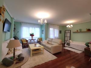 Χώρος καθιστικού στο Precioso y céntrico piso en Villasana de Mena