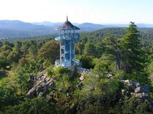 an aerial view of a tower on a mountain at La cabaña in Las Navas del Marqués