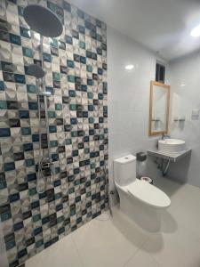 Koupelna v ubytování Ramzu Villa Thoddoo + 37 fotografií