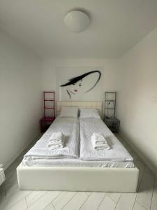 Ένα ή περισσότερα κρεβάτια σε δωμάτιο στο Lady - Victoria Residence by OneApartments