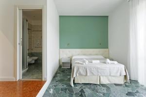 Llit o llits en una habitació de Jade Stays 9 fotos més