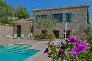 a villa with a swimming pool and a house at Resort Agriturismo Maliandi in San Rufo