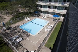 an overhead view of a swimming pool on a building at Motel 6-Roseville, MN - Minneapolis North in Roseville