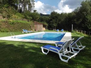 Swimming pool sa o malapit sa Quinta da Rabaçosa - Turismo Rural