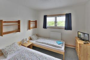 Säng eller sängar i ett rum på Penzion Bobešova bouda