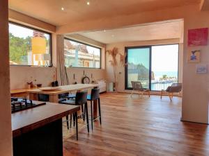 A seating area at Lux Apartment