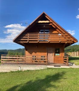 a large wooden cabin with a large roof at "U Kamińskich" in Przyborów