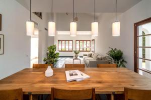 Ruang duduk di Luxury 3 bed Villa with Heated Pool - Nueva Andalucía