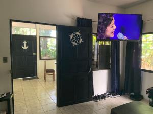 TV o dispositivi per l'intrattenimento presso Beachfront Apartment Punta uva